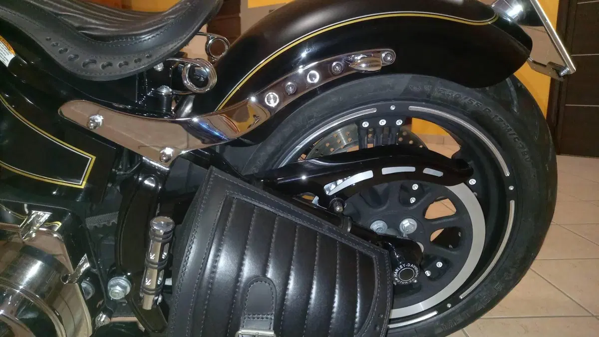 Harley-Davidson 1690 Fat Boy Special (2010 - 17) - FLSTF  (9)