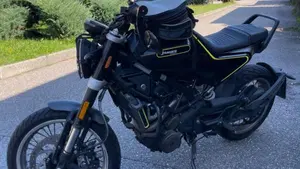 Husqvarna Svartpilen 401 (2018 - 19)  (3)