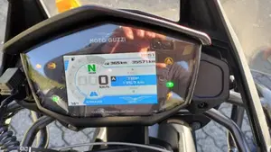 Moto Guzzi V85 TT (2021 - 23)  (4)