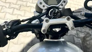 Triumph Street Twin 900 (2019 - 20)  (2)
