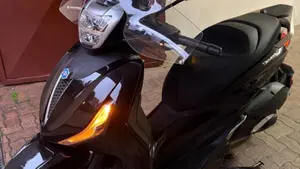 Piaggio Beverly 300 ABS-ASR (2021 - 25)  (8)