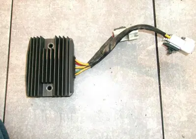 REGOLATORE DI TENSIONE PIAGGIO MP3 350 SPORT - Annuncio 9983127