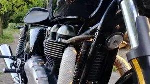 Triumph Thruxton 900 (2004 - 15)  (2)