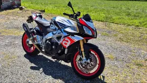 Aprilia Tuono V4 Factory (2015 - 17)  (2)