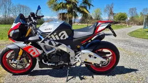 Aprilia Tuono V4 Factory (2015 - 17)  (4)