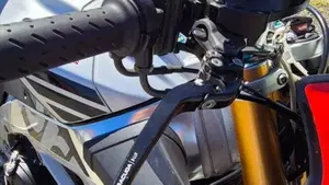 Aprilia Tuono V4 Factory (2015 - 17)  (9)