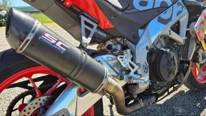 Aprilia Tuono V4 Factory (2015 - 17)  (13)