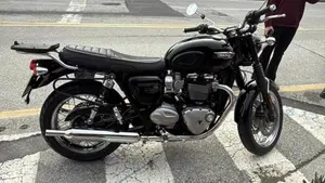 Triumph Bonneville T120 (2016 - 20)  (12)