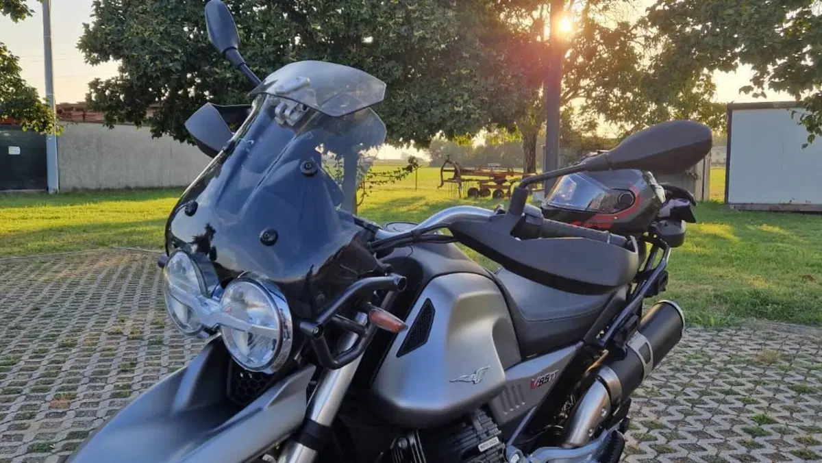 Moto Guzzi V85 TT (2019 - 20) 