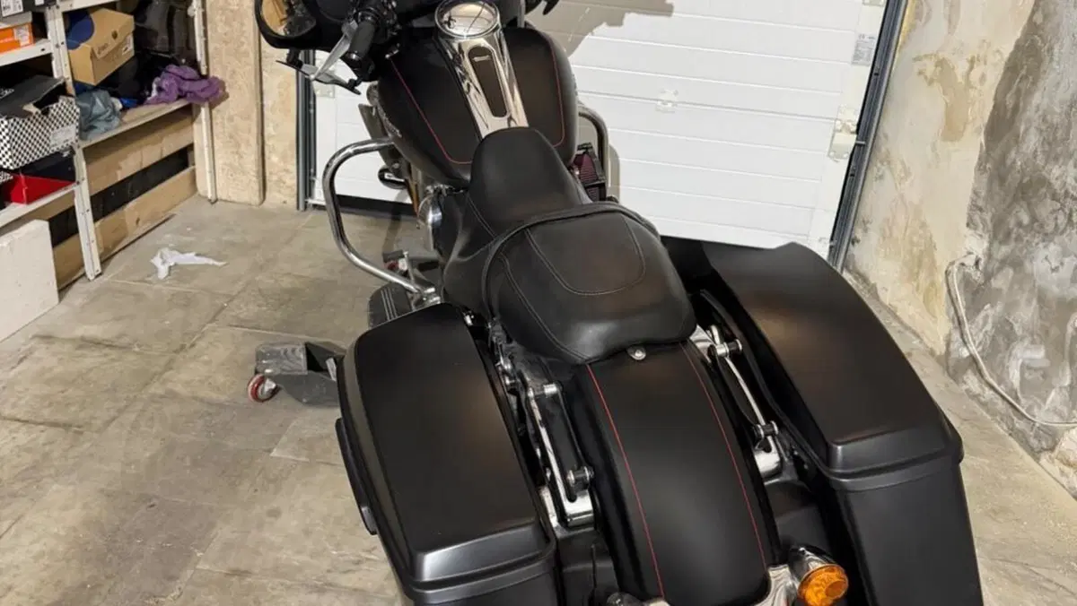 Harley-Davidson 1690 Street Glide Special (2014 - 16) - FLHX  (3)