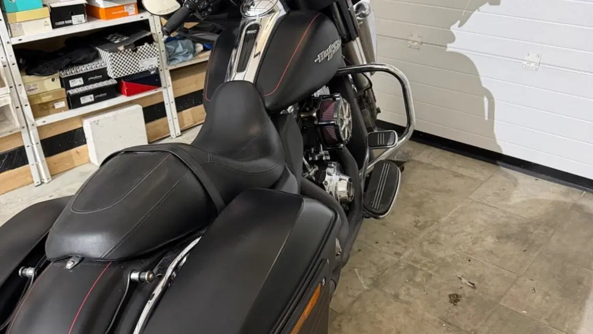 Harley-Davidson 1690 Street Glide Special (2014 - 16) - FLHX  (4)