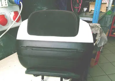 BAULETTO 37 LT COMPLETO DI PIASTRE PIAGGIO MP3 350 - Annuncio 9984175
