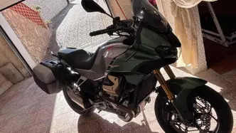Moto Guzzi V100 Mandello S (2022 - 24) usata