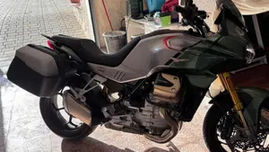 Moto Guzzi V100 Mandello S (2022 - 24)  (2)