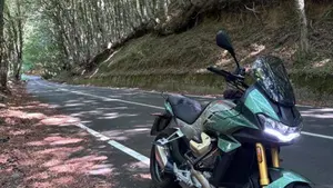 Moto Guzzi V100 Mandello S (2022 - 24)  (4)