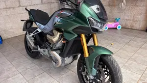 Moto Guzzi V100 Mandello S (2022 - 24)  (8)