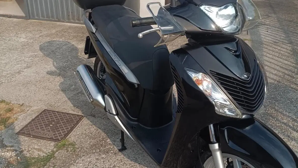 Honda SH 150i (2009 - 12)  (3)
