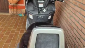 Suzuki Burgman AN 250 (1998 - 01)  (3)