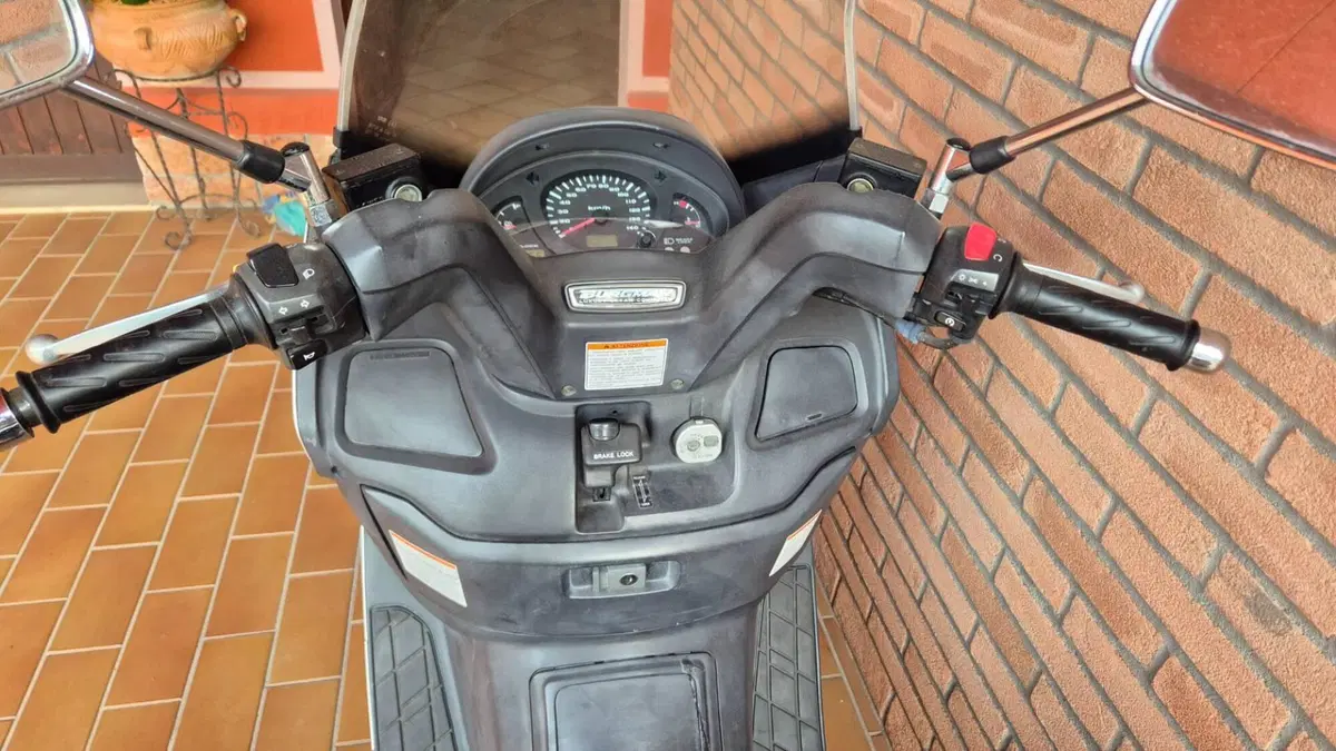 Suzuki Burgman AN 250 (1998 - 01)  (4)