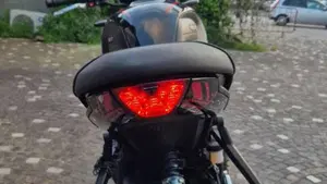 Triumph Trident 660 Triple Tribute Edition (2025 - 26)  (2)