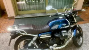 Moto Guzzi V7 Special (2021 - 24)  (3)