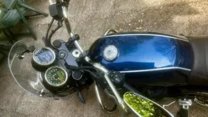 Moto Guzzi V7 Special (2021 - 24)  (6)
