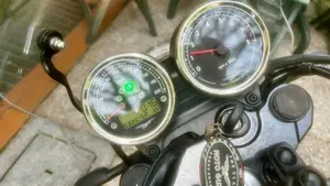 Moto Guzzi V7 Special (2021 - 24)  (7)