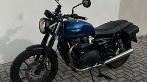 Triumph Street Twin 900 (2021 - 22)  (2)