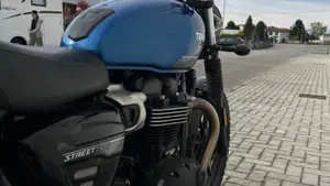Triumph Street Twin 900 (2021 - 22)  (4)