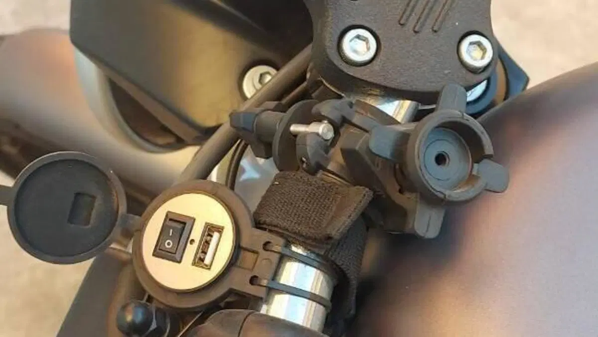 Harley-Davidson 883 Iron (2014 - 16) - XL 883N  (7)