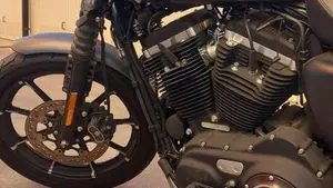 Harley-Davidson 883 Iron (2014 - 16) - XL 883N  (5)