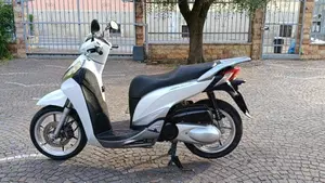 Honda SH 300 i ABS (2016 - 20)  (2)