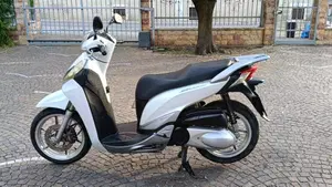 Honda SH 300 i ABS (2016 - 20)  (4)