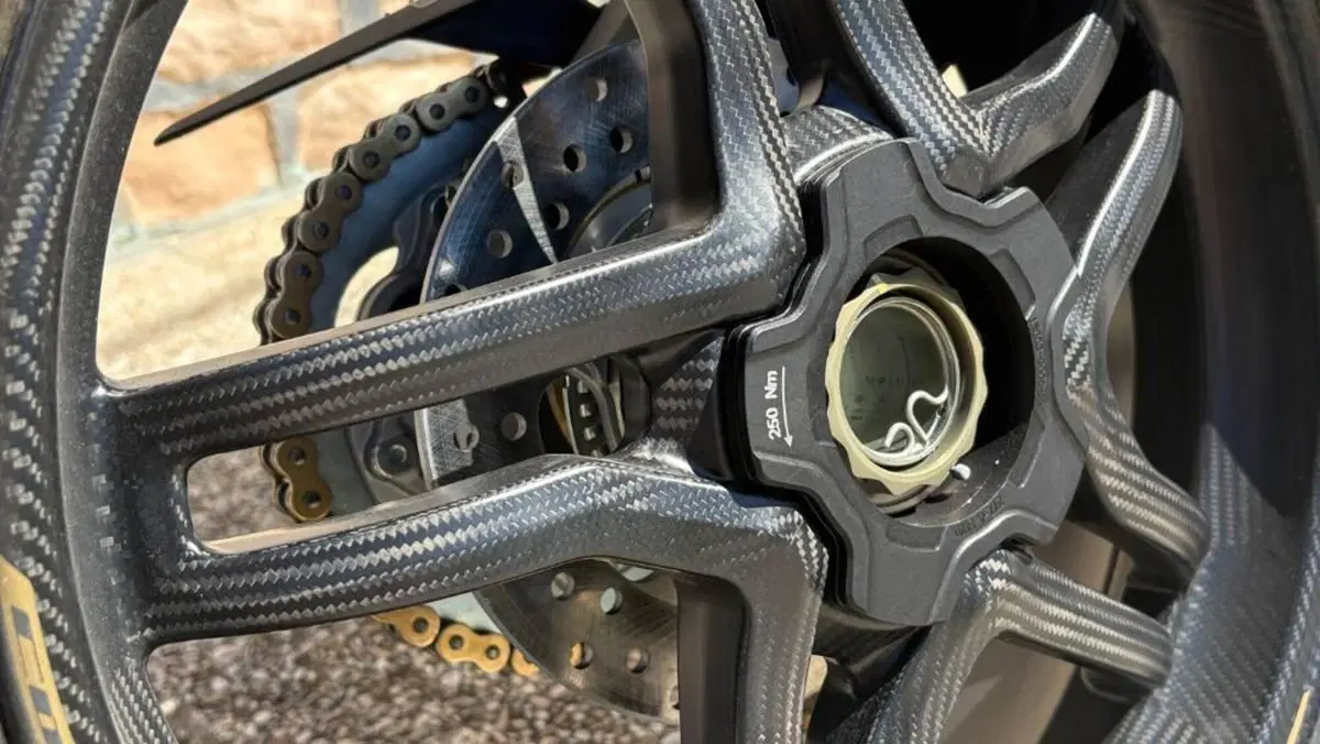MV Agusta F3 800 Competizione (2025 - 26)  (6)