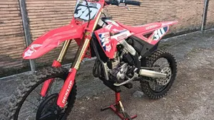 Honda CRF 250R (2023)  (4)