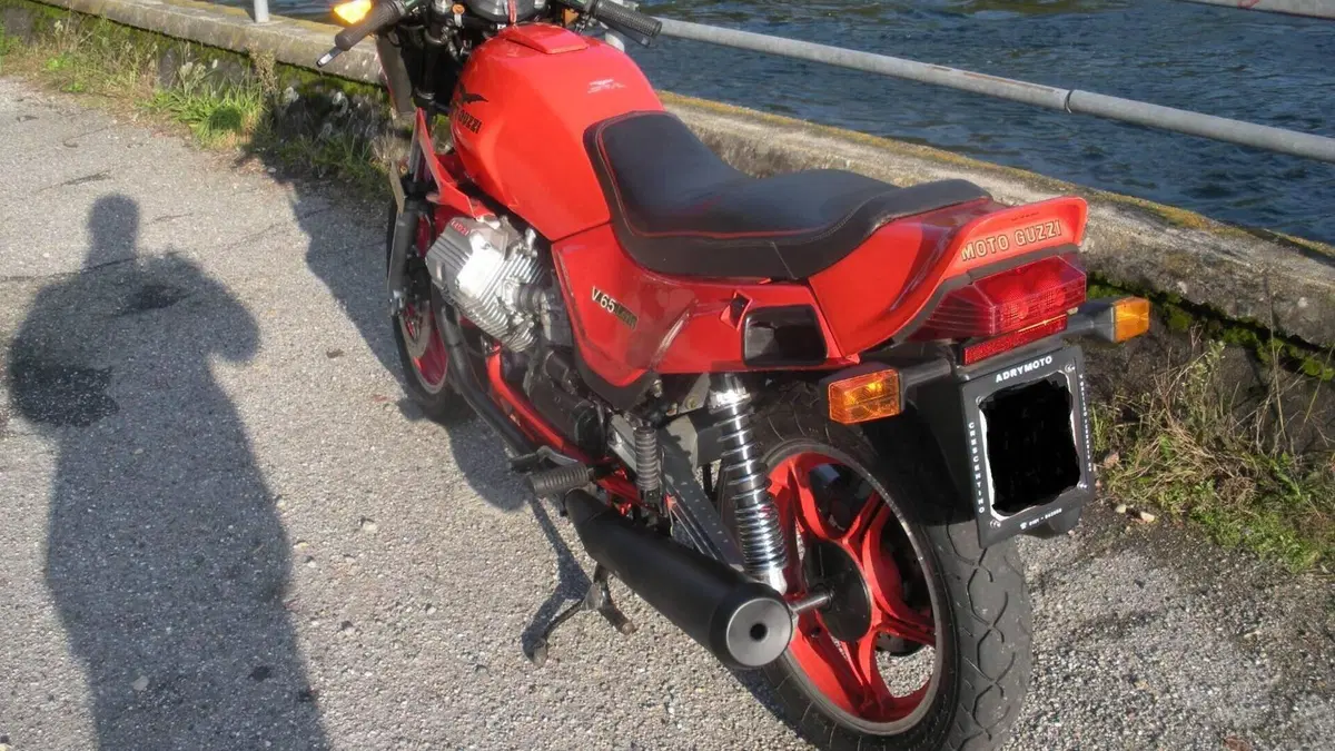Moto Guzzi   (8)