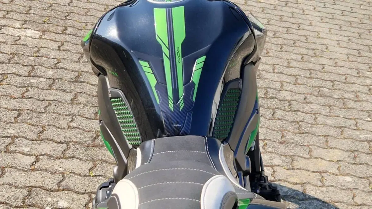 Kawasaki Z 900 SE (2022 - 24)  (13)