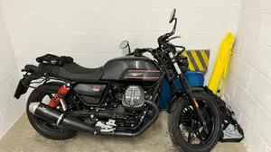 Moto Guzzi V7 Stone Special Edition (2022 - 25)  (2)