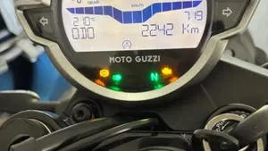 Moto Guzzi V7 Stone Special Edition (2022 - 25)  (6)