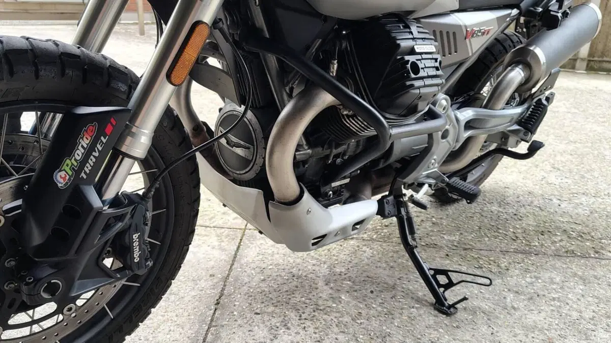 Moto Guzzi V85 TT Travel (2021 - 23)  (8)