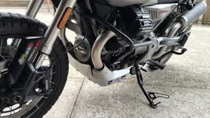 Moto Guzzi V85 TT Travel (2021 - 23)  (10)