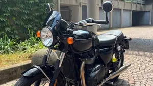 Triumph Bonneville T100 (2021 - 25)  (2)