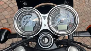 Triumph Bonneville T100 (2021 - 25)  (9)