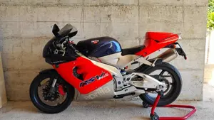 Aprilia RSV 1000 (1998 - 99)  (4)