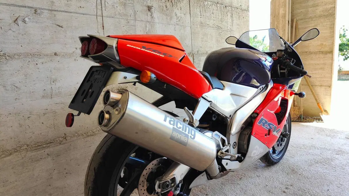 Aprilia RSV 1000 (1998 - 99)  (8)