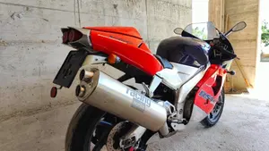 Aprilia RSV 1000 (1998 - 99)  (8)