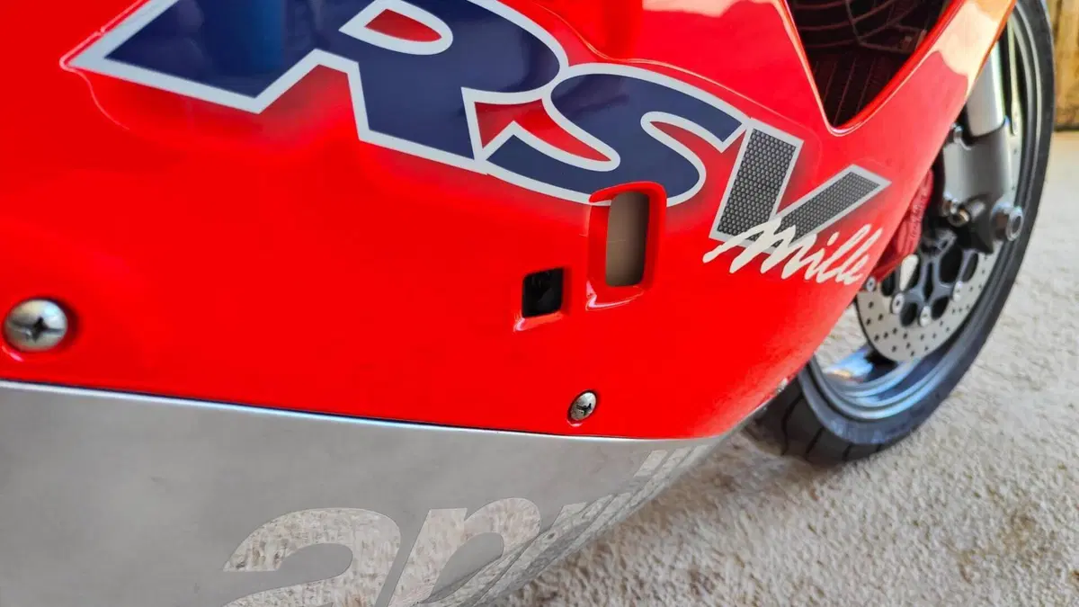 Aprilia RSV 1000 (1998 - 99)  (10)