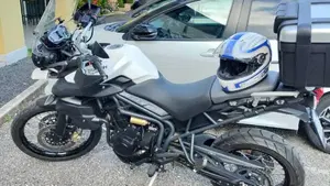 Triumph Tiger 800 XC (2011 - 12)  (5)