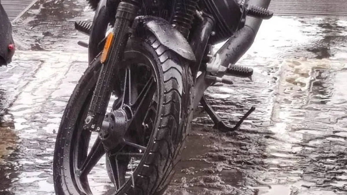 Moto Guzzi V7 Stone (2021 - 24)  (5)