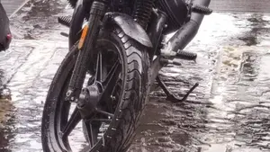 Moto Guzzi V7 Stone (2021 - 24)  (2)